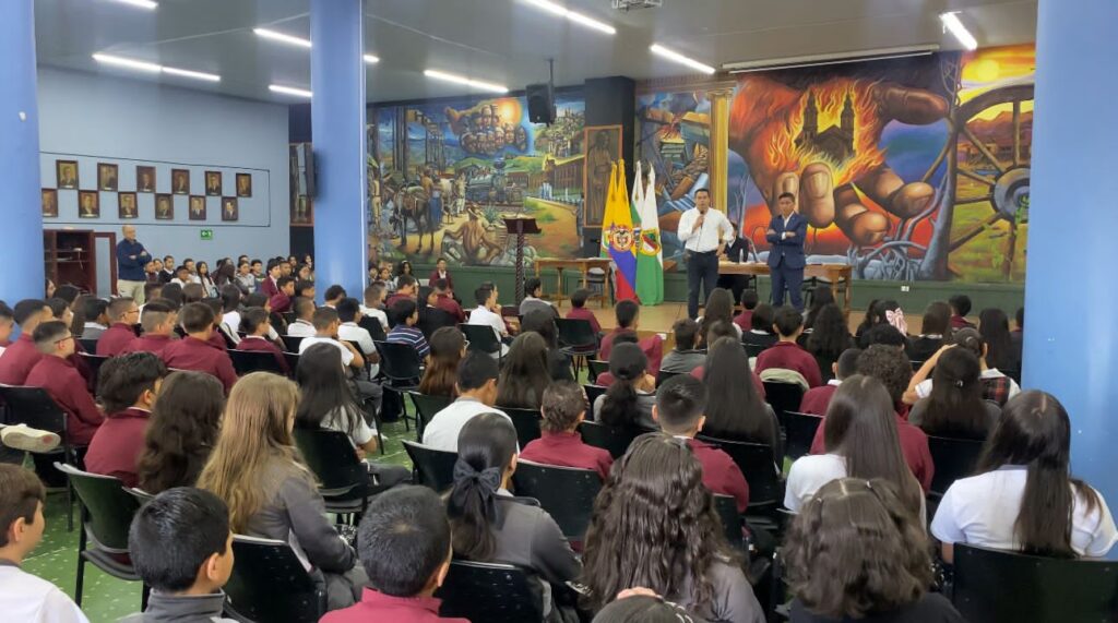 Inicio de clases, con PAE, trasporte escolar para los estudiantes y docentes posesionados