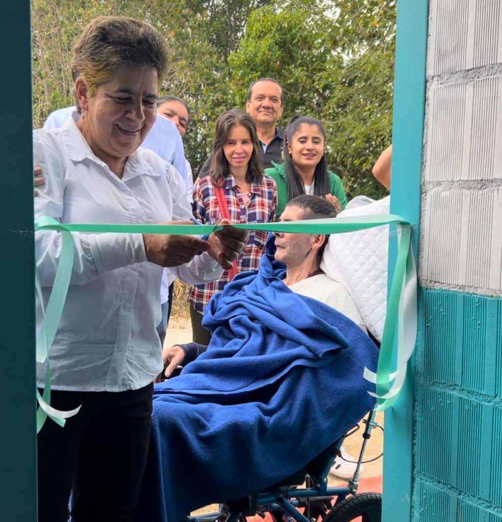 A doña Bertha y su esposo, Carlos Humberto, les cambió la vida con la entrega de una nueva vivienda del Gobierno de Caldas
