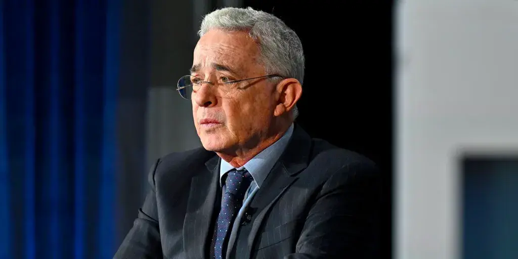 Fiscalía respalda caso de acoso judicial del ex presidente Álvaro Uribe en contra del caricaturista ‘Bacteria’