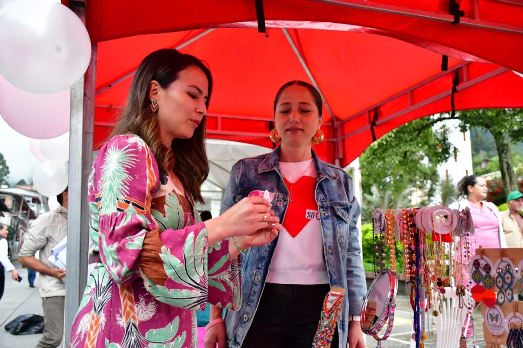 Mujeres de Pensilvania participaron en la jornada de emprendimiento Inspira Rosa, que desarrolló la Gobernación de Caldas