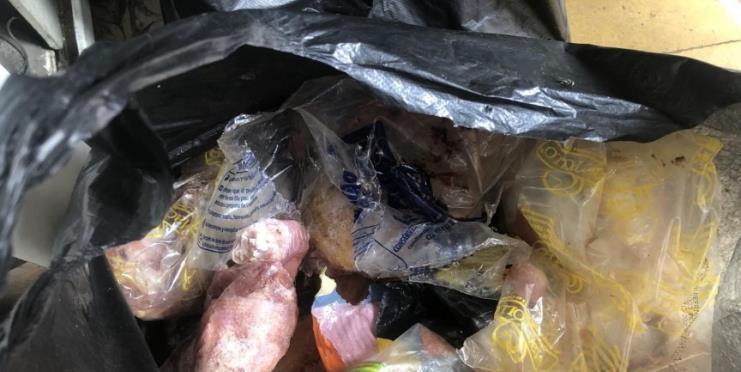 Territorial de Salud decomisó kilos de pollo vencidos en Neira para proteger el bienestar ciudadano