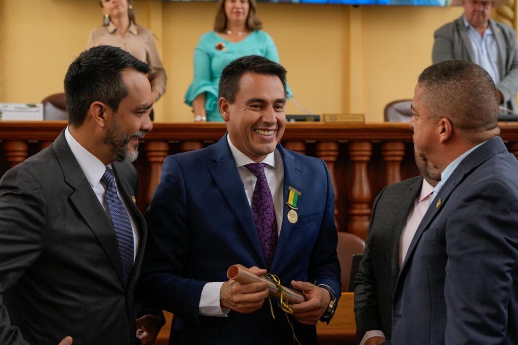 Asamblea de Caldas condecoró al alcalde de Manizales, Jorge Eduardo Rojas Giraldo, con la Medalla Honor al Mérito