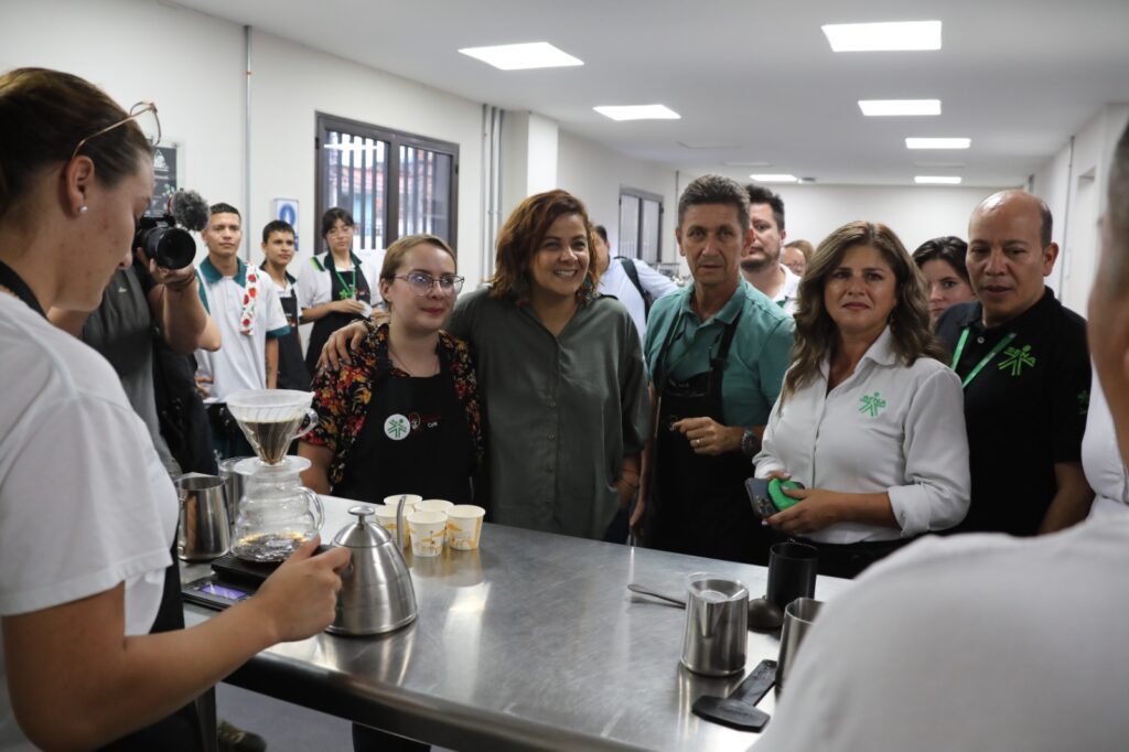 Ministra de agricultura afirmó que las escuelas nacionales de café del SENA se deben multiplicar por miles