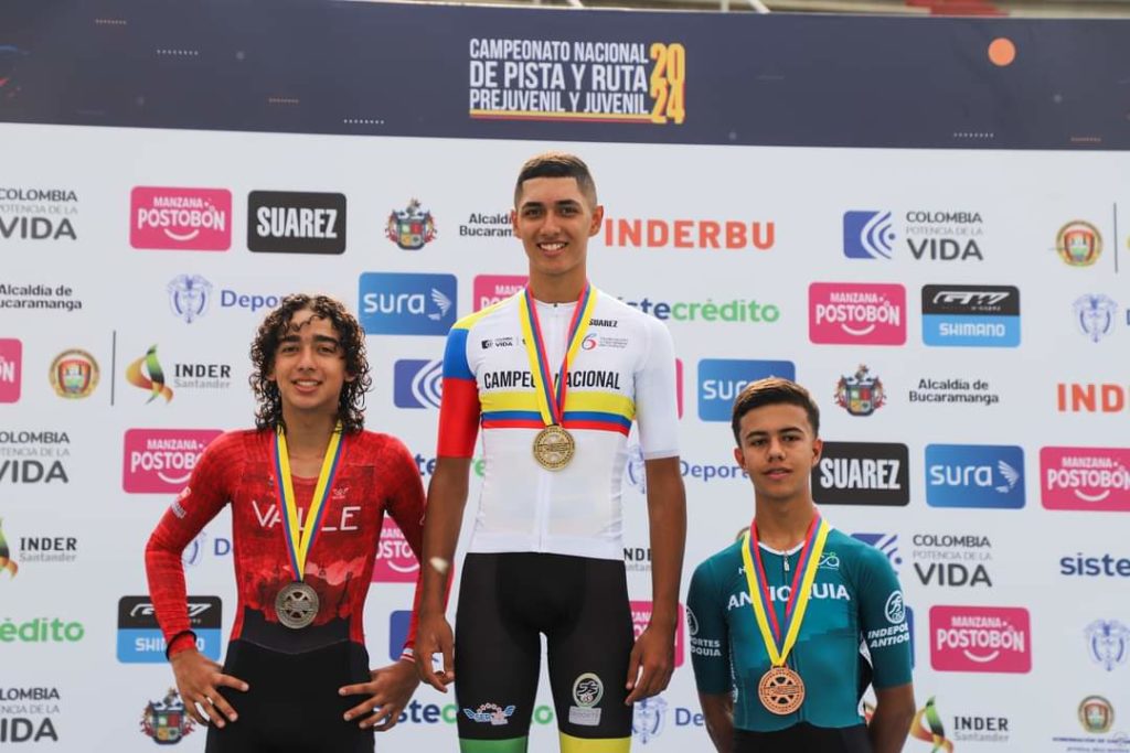 ¡Ciclistas y triatletas caldenses no se bajan de los podios nacionales! Caldas sigue sumando medallas en diferentes competencias