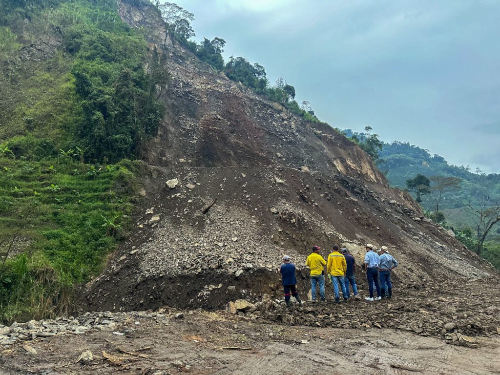 Culminó con éxito la primera etapa de estabilización de ladera y orientación del río en zona de Manzanares afectada por un deslizamiento: Ya hay tránsito en la vía