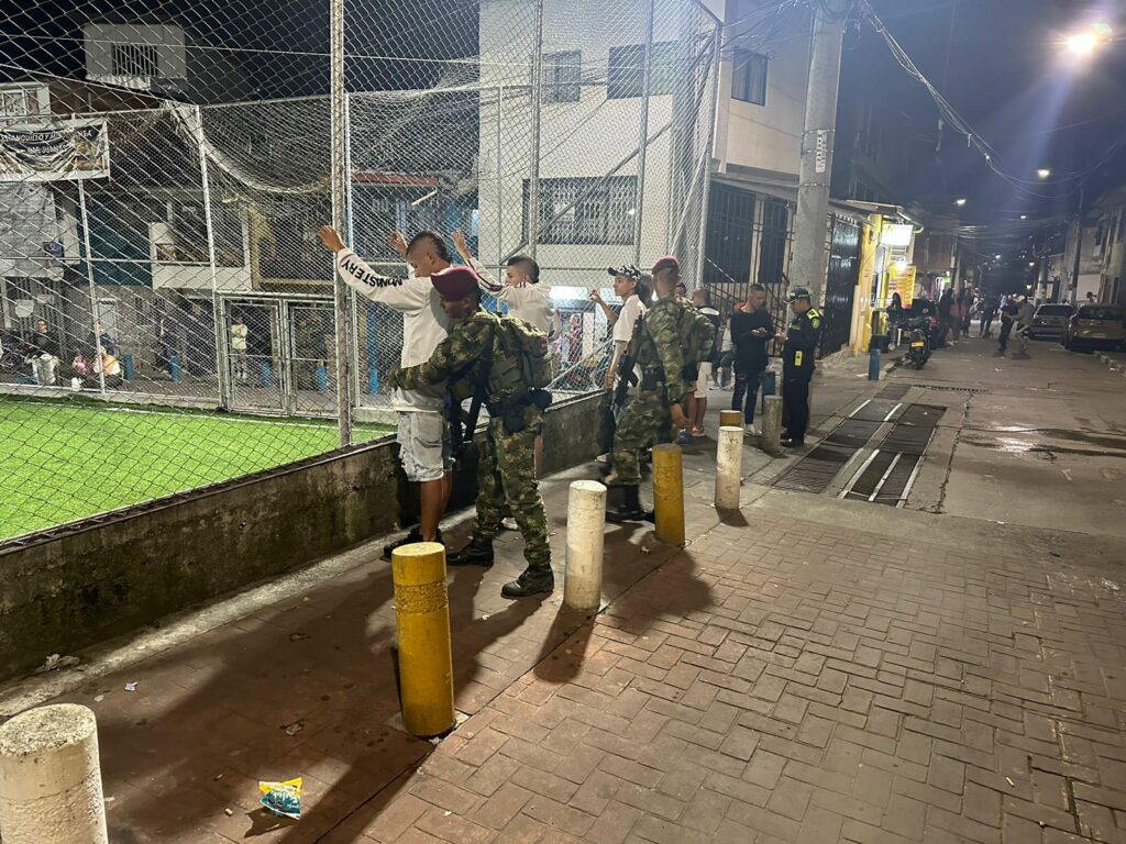 El Batallón de Fuerzas Especiales Urbanas N.° 4 del Ejército Nacional enfrenta la criminalidad en los barrios de Manizales