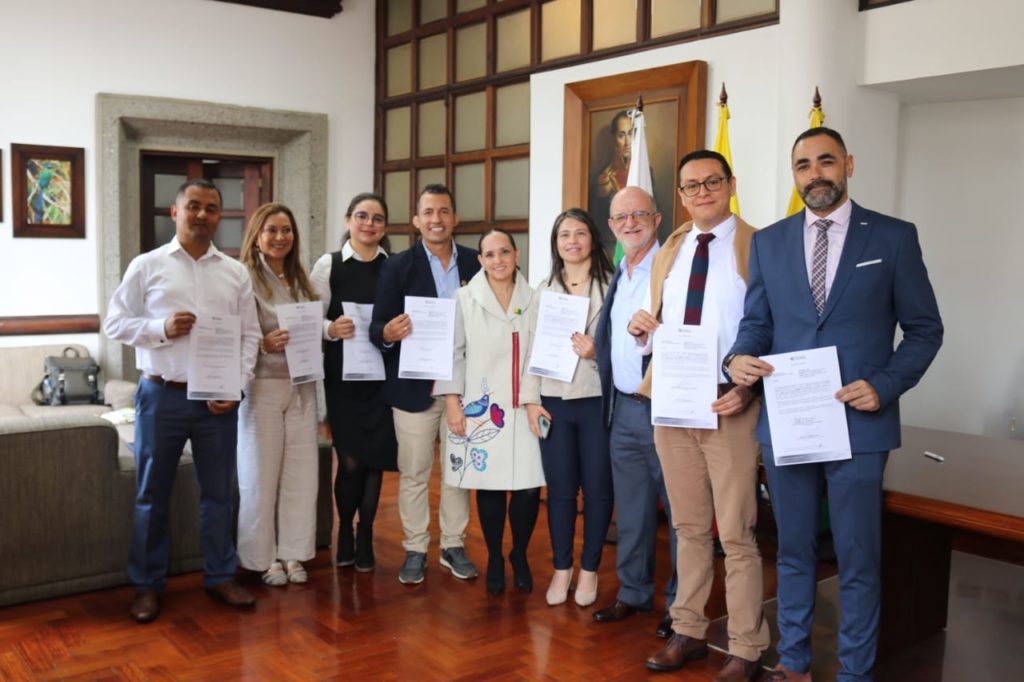 Gobernador de Caldas posesionó a la nueva junta directiva de la Dirección Territorial de Salud