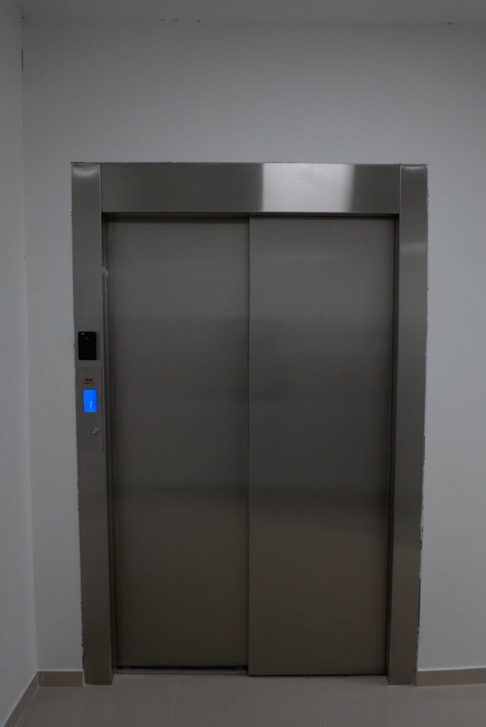 Clínica Ospedale Manizales inaugura nuevo ascensor