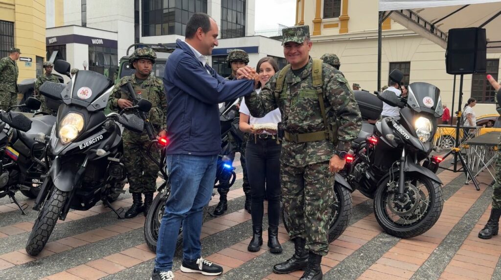 La Concesión Pacífico Tres fortalece al Batallón Ayacucho con motocicletas de alto cilindraje