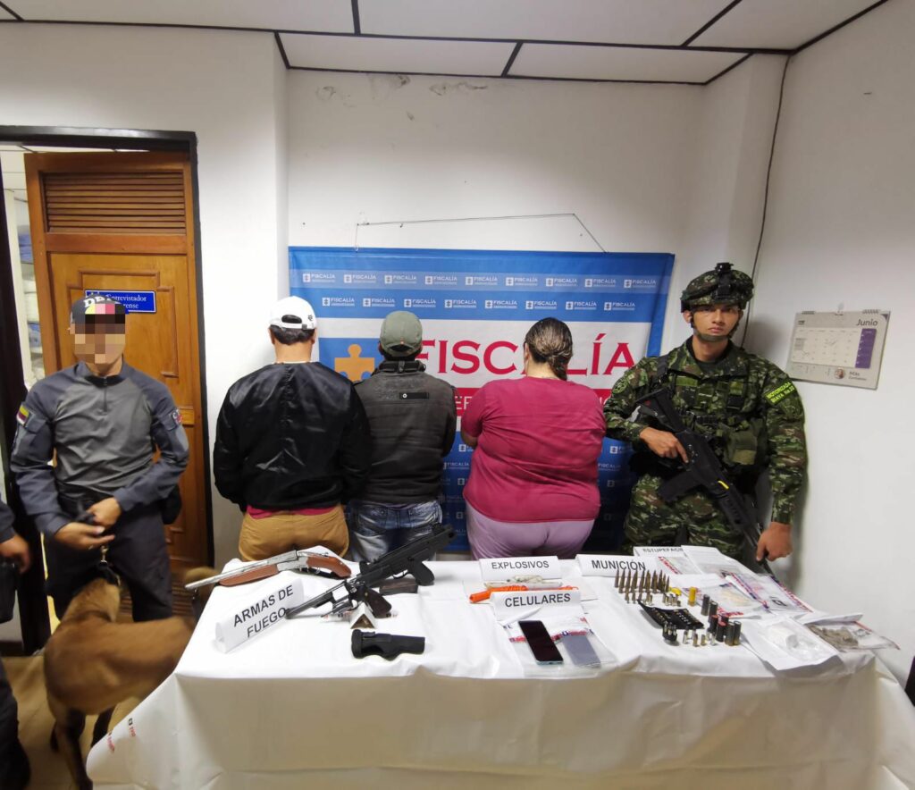 Ejército Nacional captura a tres sujetos en el municipio de Supía, Caldas, uno de ellos es alias Alemán, presunto cabecilla principal del GDCO El Clan
