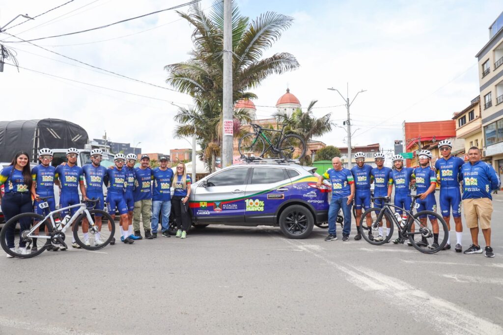 El equipo de la Alcaldía de Manizales – 100% Huevos – Gobernación de Caldas inició hoy su participación en la Vuelta a Colombia