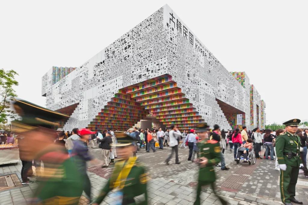 El pabellón de Corea, en la World Expo de Shanghai 2010, es una de las obras que le valió reconocimiento global a Cho. El creativo fue galardonado con el León de Oro en la Bienal de Arquitectura de Venecia en 2014.Kyungsub Shin