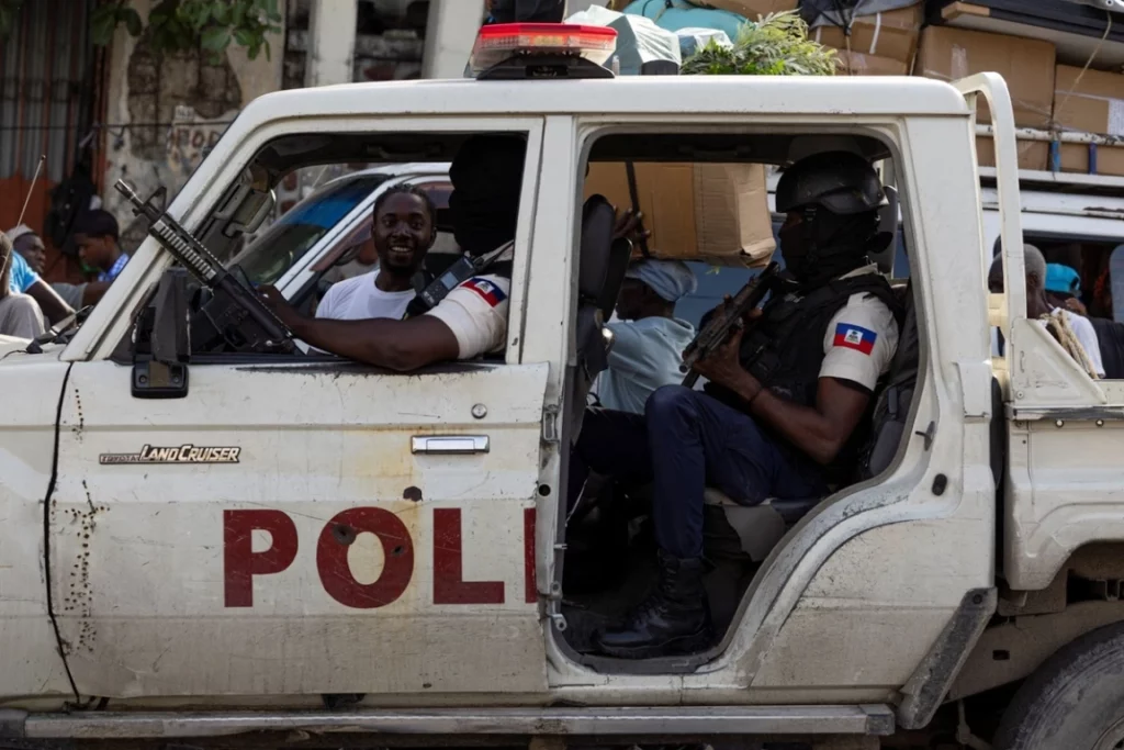 El primer ministro de Haití pide a las pandillas que dejen las armas