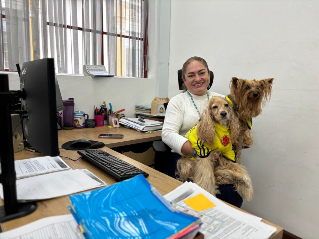 Gobernación de Caldas celebró el Día Mundial de Asistir con la Mascota al Trabajo, una actividad psicosocial y de bienestar