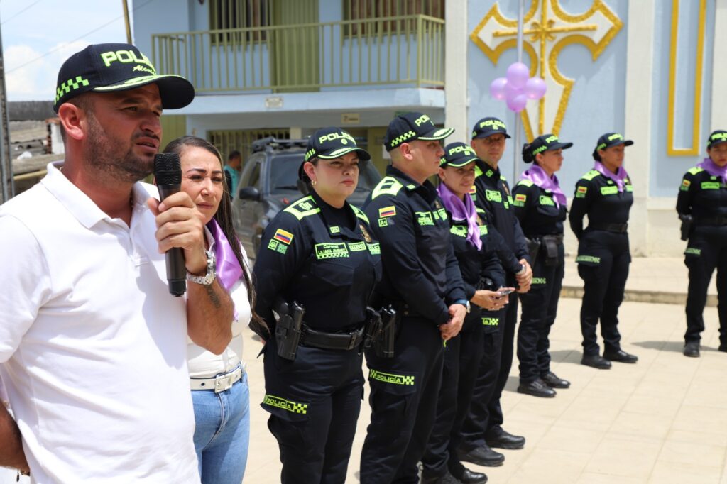 La Policía Nacional, a través de la patrulla púrpura, se une al acto de rechazo a las agresiones sufridas por madres e hija en Marmato