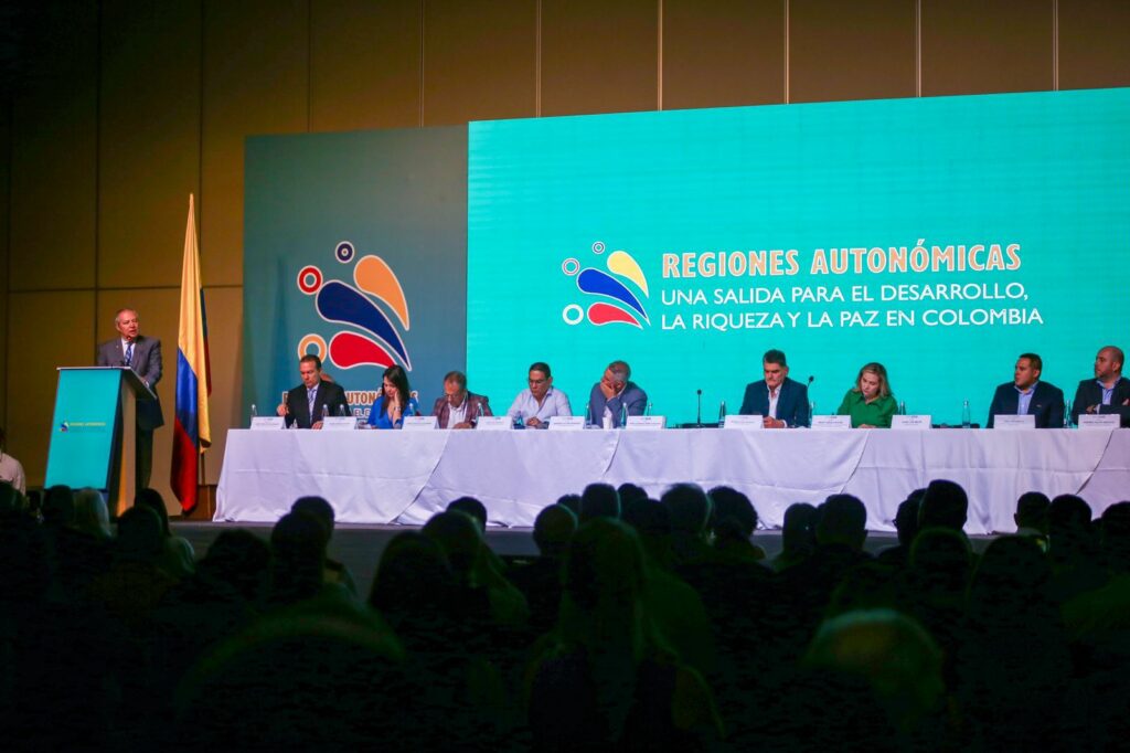 Regiones Autonómicas. Una salida para el desarrollo, la riqueza y la paz en Colombia