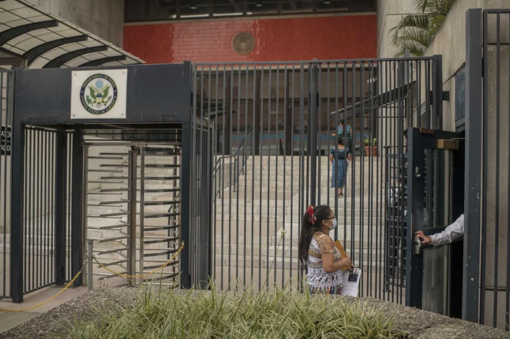 Rogge se entregó a la embajada de Estados Unidos en la ciudad de Guatemala después de 11 años prófugo. (Foto de Daniele Volpe para The Washington Post vía Getty Images)