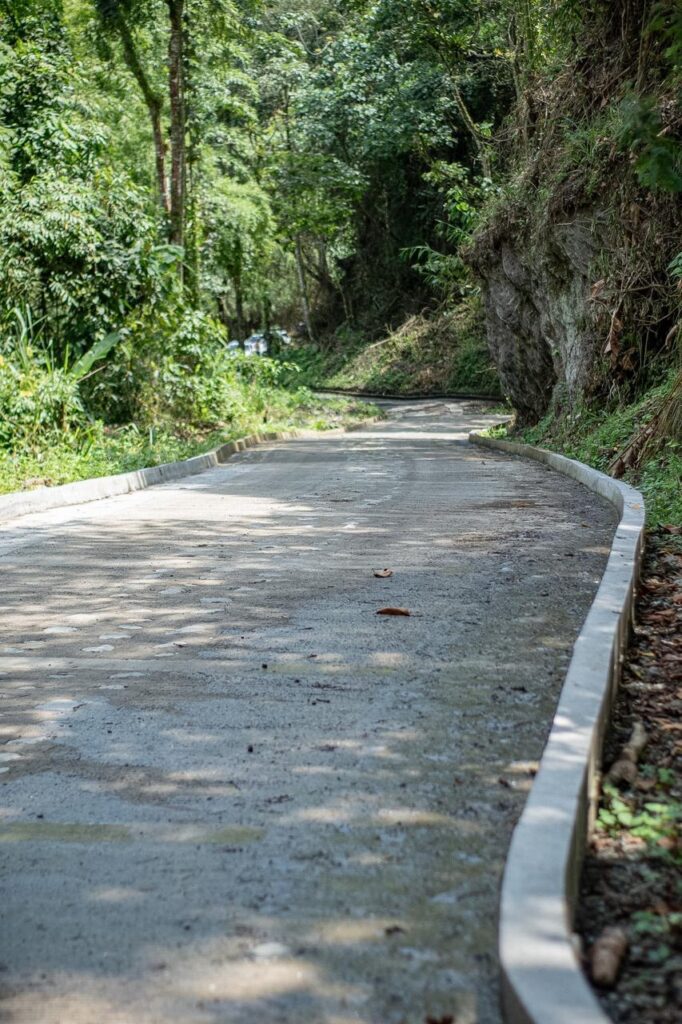 1.330 metros de placa huella fueron entregados en zona rural de Villamaría gracias al trabajo articulado de la Gobernación y la Alcaldía