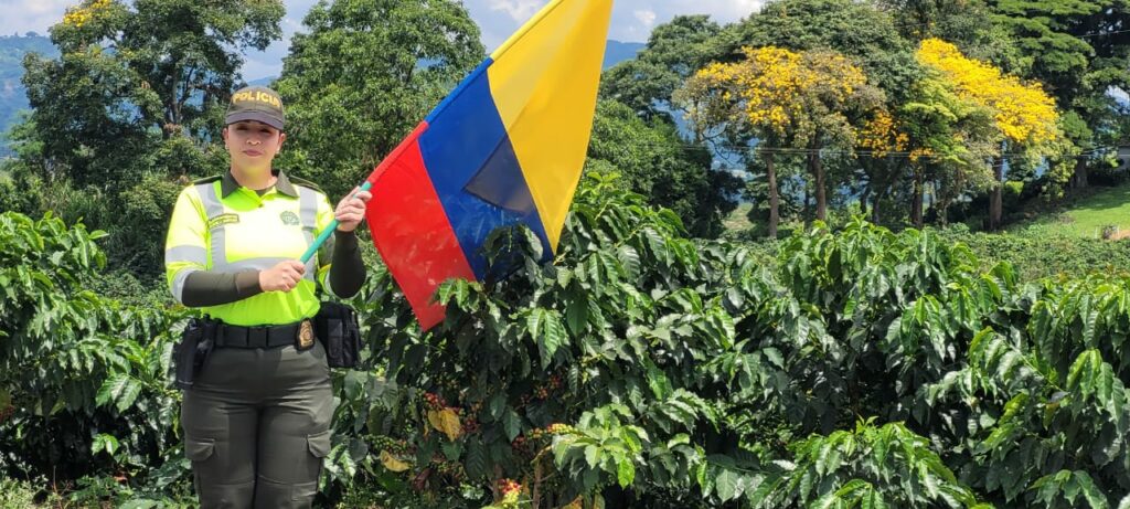 Con orgullo colombiano y compromiso ante los caldenses, la Policía Nacional en Caldas engalanó el desfile del 20 de julio en los diferentes municipios