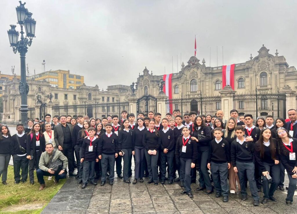62 estudiantes de la Banda Sinfónica de Aguadas llegaron de Perú cargados de experiencias; ya se preparan para el Mundial 2026