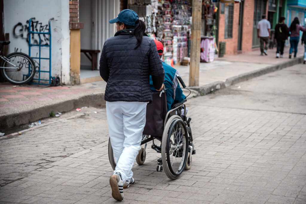 Conectar mentes con máquinas: una esperanza para personas con pérdida de movilidad