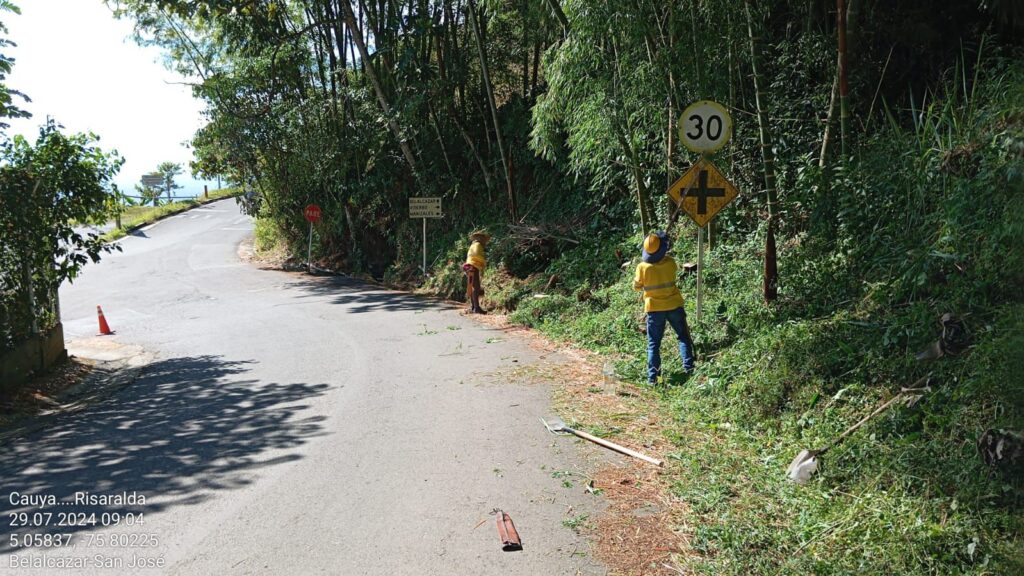 Cuadrillas de rocería adelantan mantenimiento rutinario a lo largo y ancho de las vías de Caldas