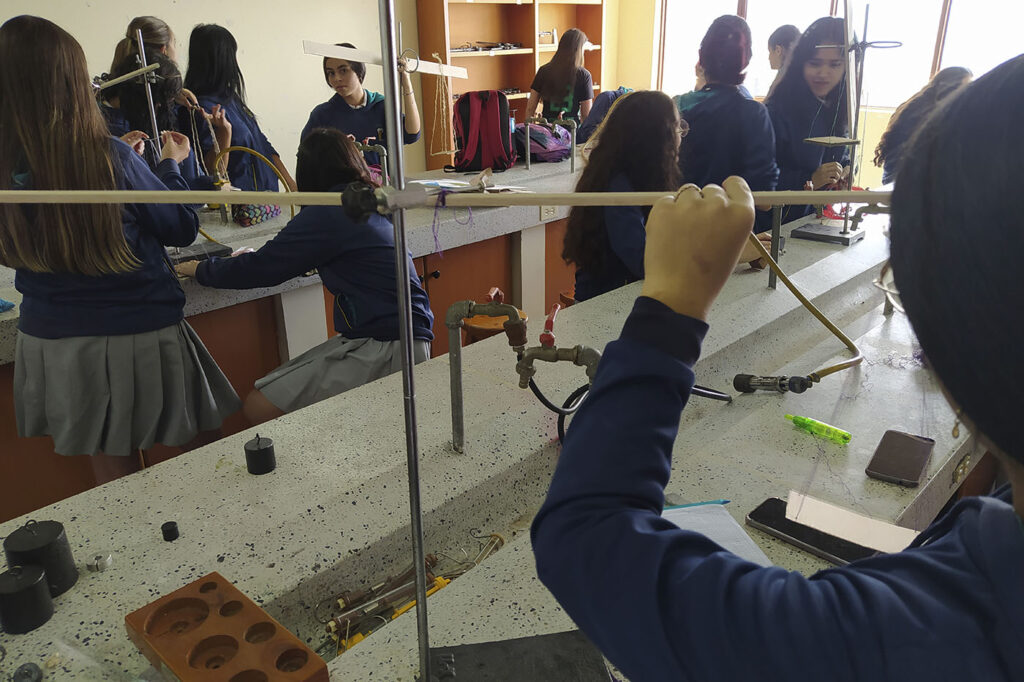 Emociones de los jóvenes influyen en el aprendizaje de las Ciencias Exactas