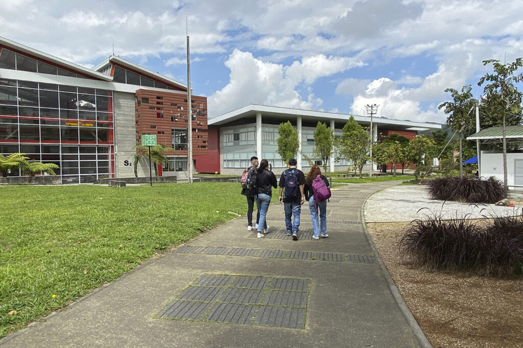 Emociones de los jóvenes influyen en el aprendizaje de las Ciencias Exactas