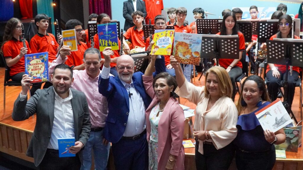 Gobernación de Caldas entregó 96 bibliotecas escolares: llegan a instituciones educativas públicas para fortalecer los hábitos de lectura y la calidad de la educación