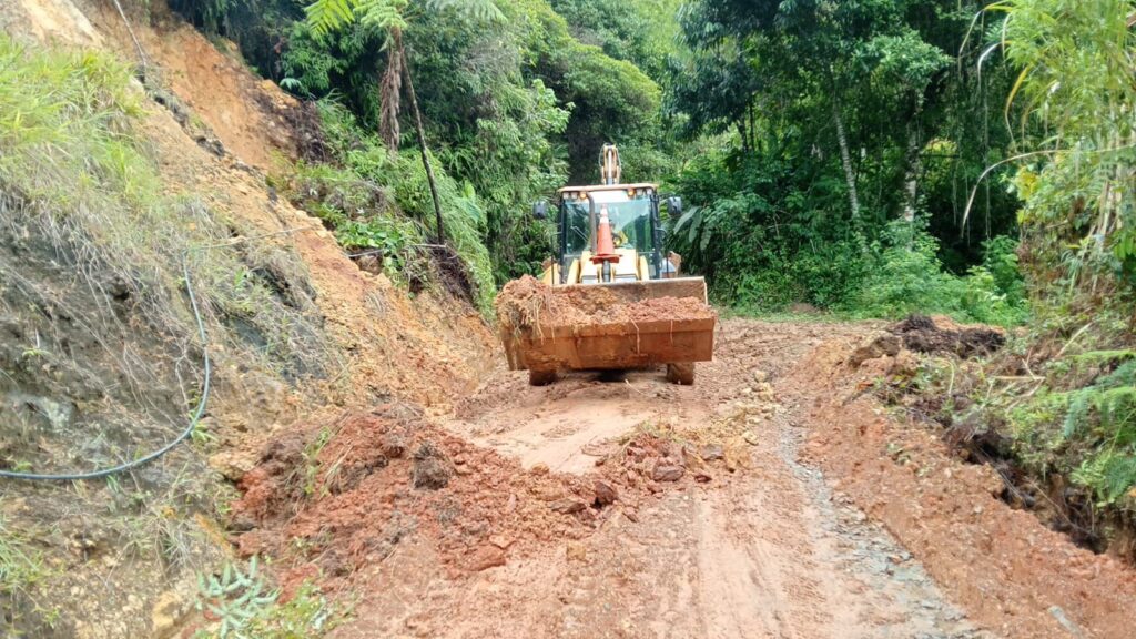 Gobierno de Caldas sigue atendiendo afectaciones viales derivadas de las lluvias: 28 derrumbes se han reportados desde el pasado viernes