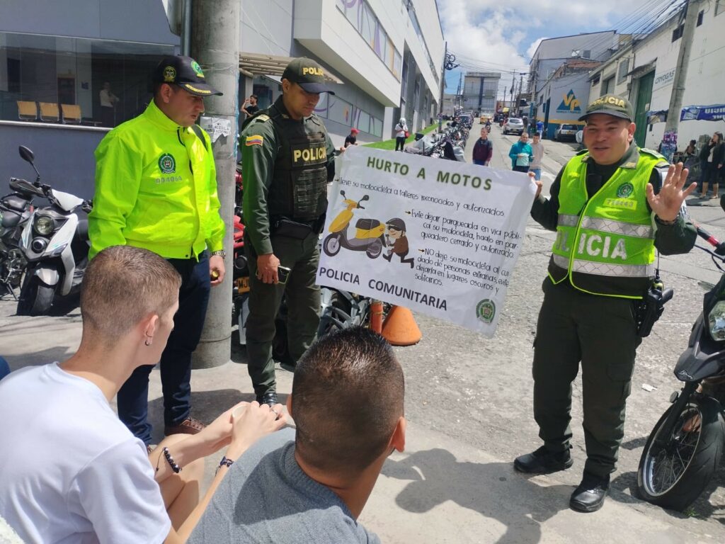 La Policía Nacional llevó a cabo la campaña “Más vale bien comprado que mucho robado”