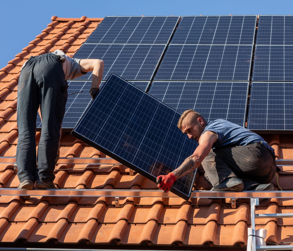 La energía eólica y solar superan a los combustibles fósiles en la UE