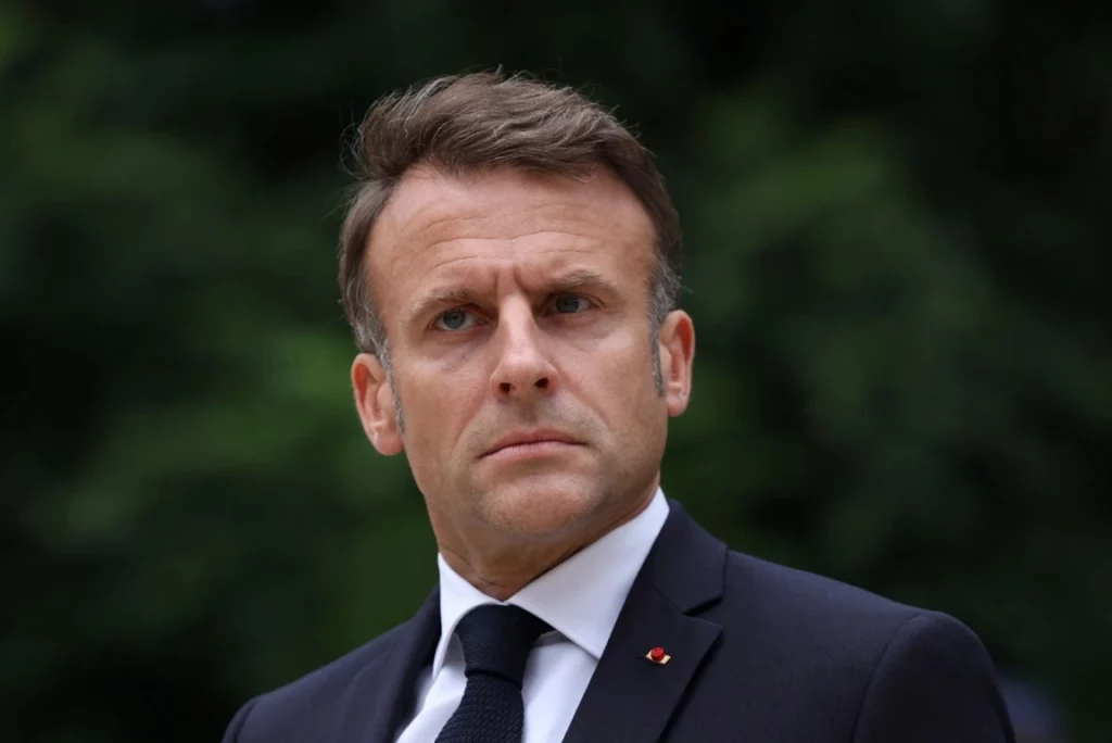 Los partidos franceses avanzan para bloquear a la extrema derecha