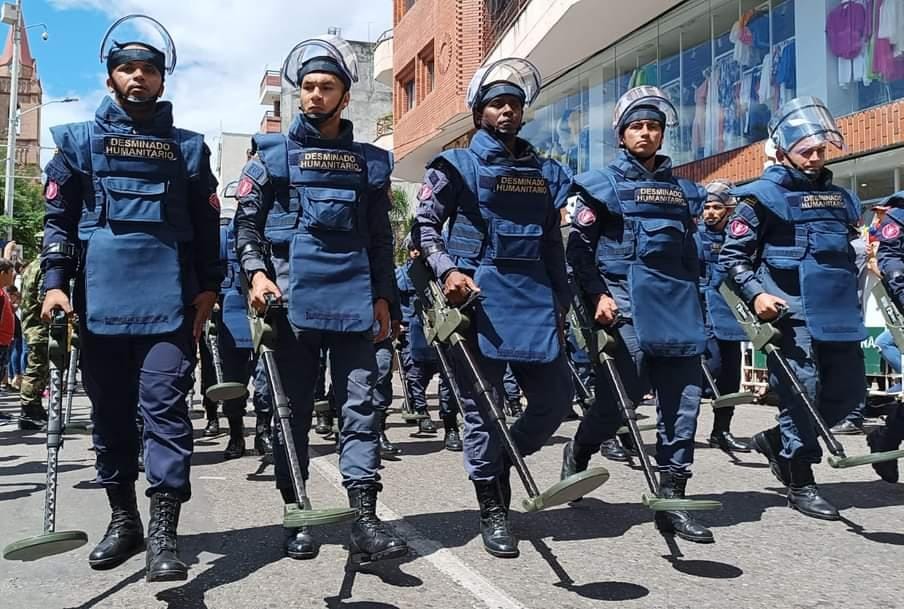 Más de 3.300 héroes del desminado listos para el desfile militar en Colombia