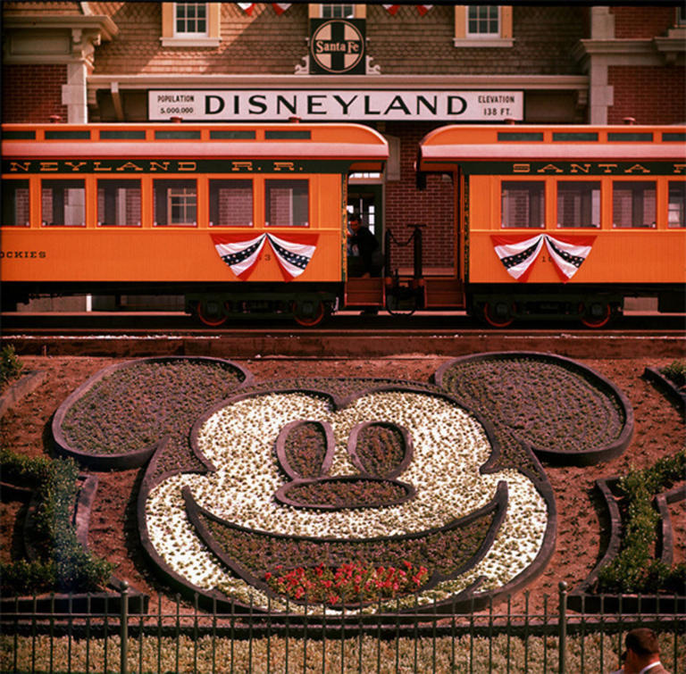 Rare Photos of Disneyland’s Grand Opening in 1955
© Provided by Gangnamtimes