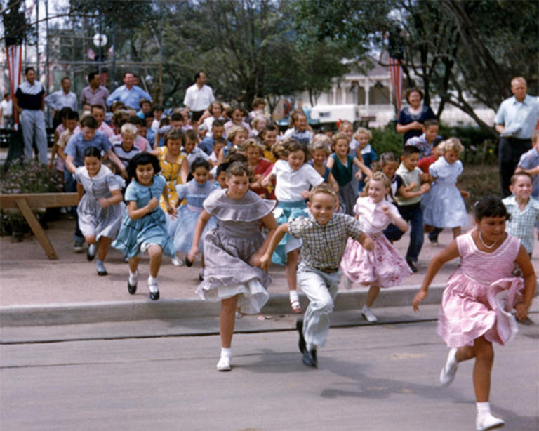 Rare Photos of Disneyland’s Grand Opening in 1955
© Provided by Gangnamtimes