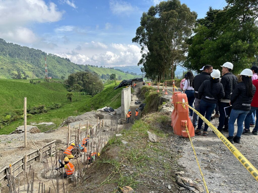 Se reinician las obras en la vía Termales – El Arbolito; Gobierno de Caldas comprometió recursos para intervenir otro tramo en el sector industrial