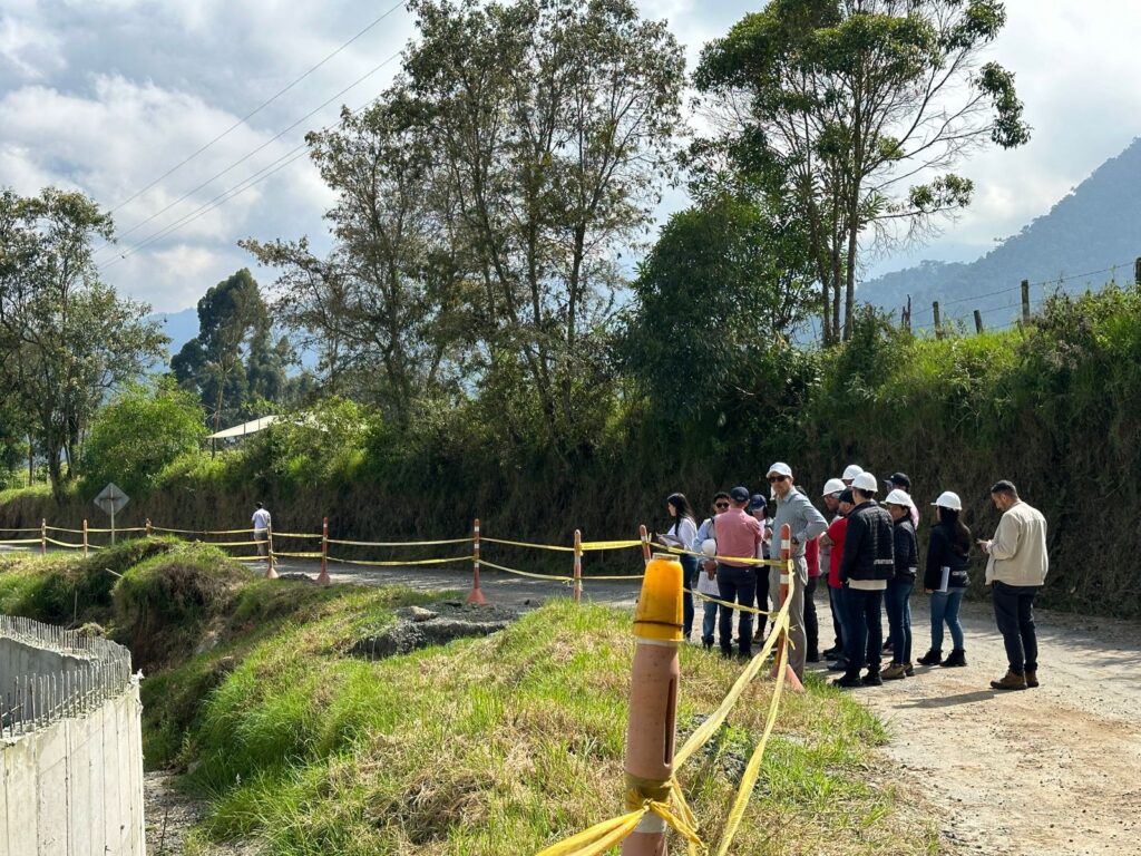 Se reinician las obras en la vía Termales – El Arbolito; Gobierno de Caldas comprometió recursos para intervenir otro tramo en el sector industrial