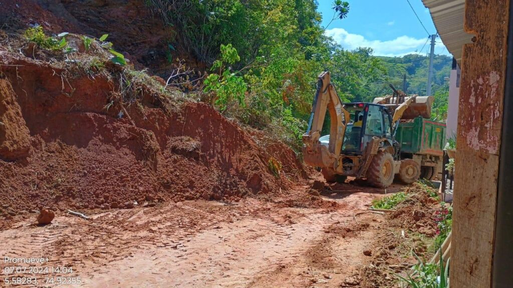 Secretaría de Infraestructura de Caldas atiende la crítica situación en zona de derrumbe en Arauca, Palestina