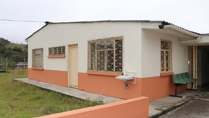 Territorial de Salud de Caldas y autoridades locales evalúan proyecto de renovación del centro de salud de San Félix, Salamina