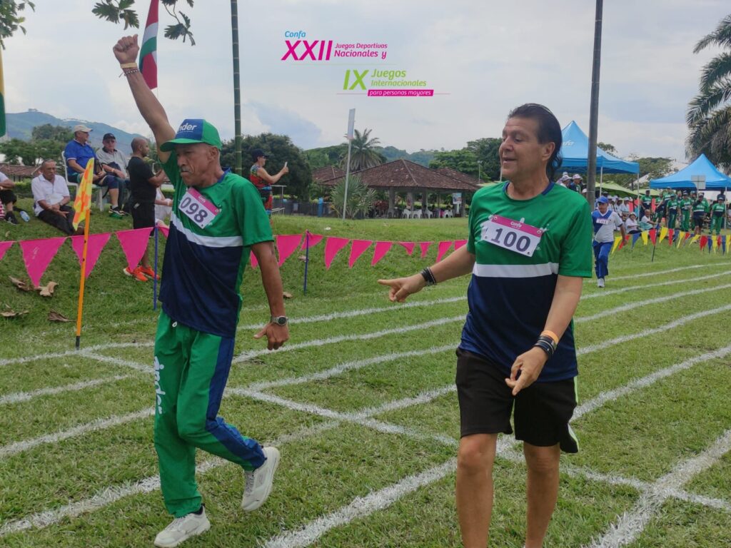 Al son de baile, y un chapuzón culminan las competencias deportivas de los Juegos nacionales e internacionales para personas mayores