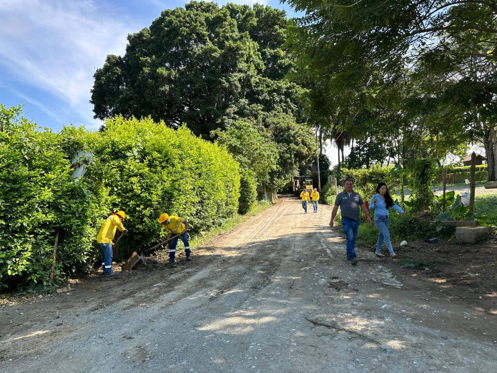 Avanzan trabajos de mantenimiento vial en Caldas con el apoyo de Promueve Más