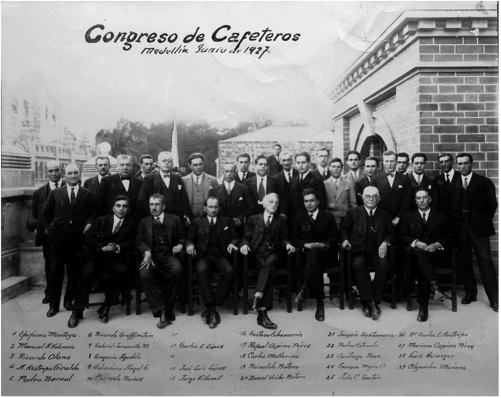 28 de junio de 1927, el Congreso de cafeteros reunido en Medellín fundó, la Federación Nacional de Cafeteros, esta foto fue tomada ese día por el maestro Jorge Obando Cardona.
Tomada en la azotea del Edificio del Banco de Colombia que daba hacia la quebrada Santa Elena, en el extremo izquierdo de la foto se vislumbra el Edificio Gonzalo Mejía (Teatro Junín y Hotel Europa)

Fotografía del Patrimonio de imágenes de la Biblioteca Pública Piloto de Medellín para América Latina