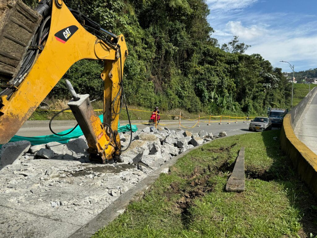 Continúan obras de rehabilitación de la avenida Kevin Ángel