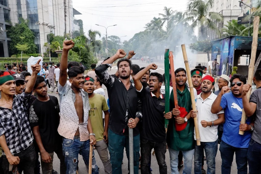 Decenas de muertos en protestas en Bangladesh