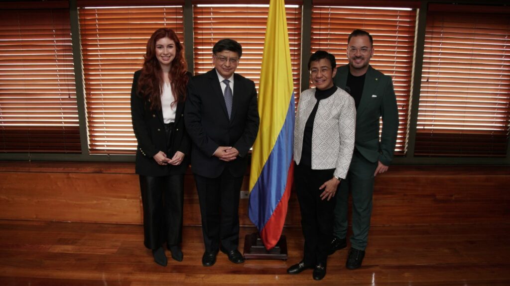 El vicepresidente de la Corte recibe a Maria Ressa y representantes de Luminate en visita protocolaria