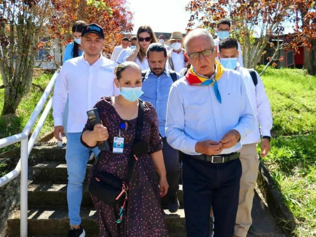 En su recorrido por Caldas, Ministro de Salud refuerza el compromiso del Gobierno Nacional de impulsar la atención de calidad en el departamento