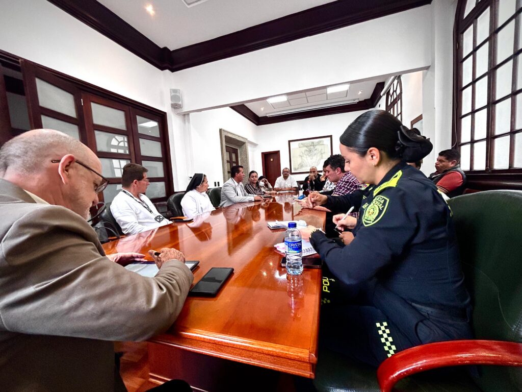 Gobierno de Caldas aborda crisis lechera en reunión con proveedores y operadores