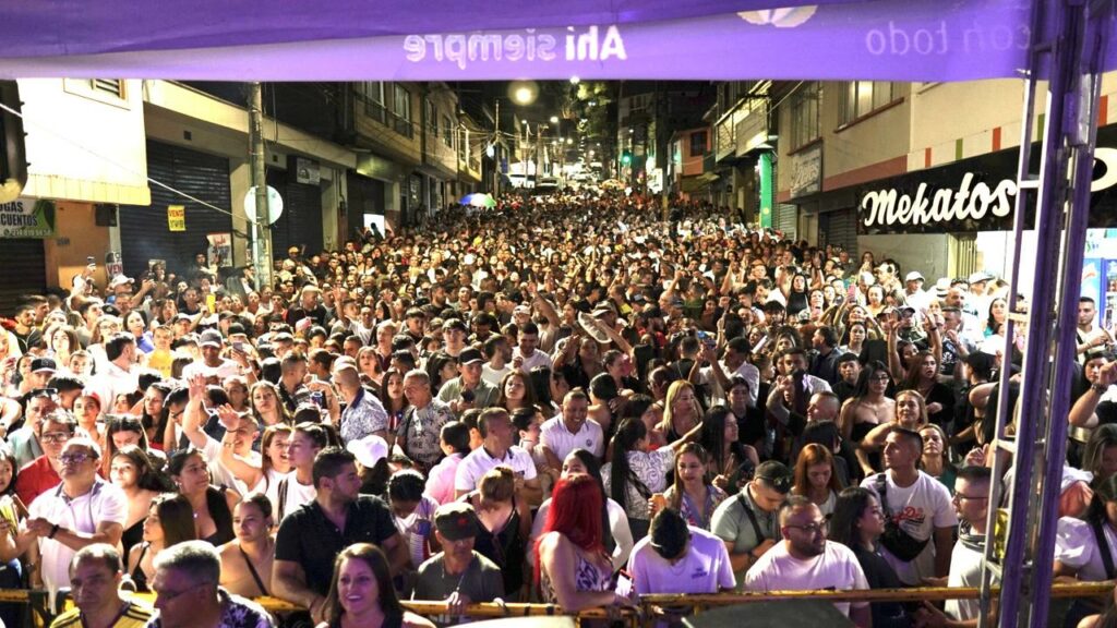 Grita Salsa, la cuota de ritmo y alegría, en el cierre del Festival de la Calle 12 del barrio El Bosque