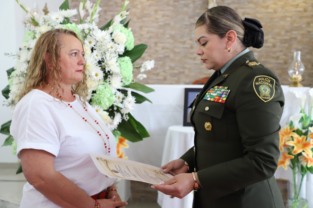 LA POLICÍA NACIONAL RINDE HOMENAJE EN EL DÍA INTERNACIONAL DE LAS VÍCTIMAS DE DESAPARICIONES FORZADAS En una conmovedora ceremonia, la Policía Nacional reafirma su compromiso con la búsqueda de la verdad y la justicia.